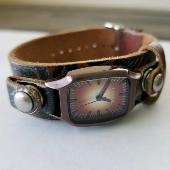 Leather Fossil Watch - Picture 2 of 7